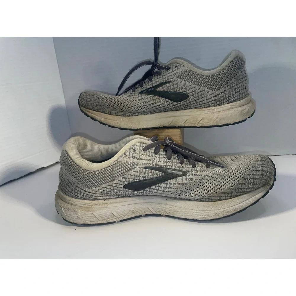 Brooks Revel 3 Women's Size 10 Running Shoes Sneakers‎ Beige